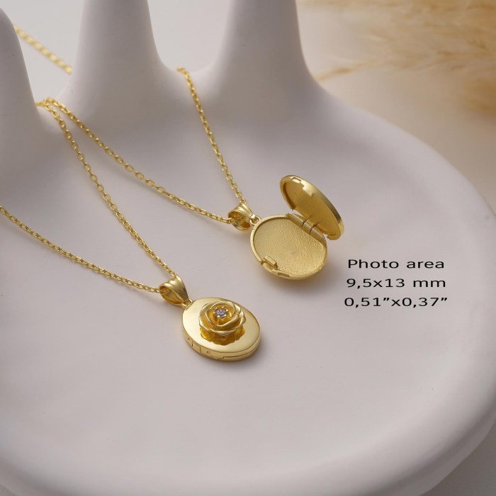 Vintage December Flower Photo Album Pendant Family Gift Mother's Day Oval Birthstone Photo Frame Necklace