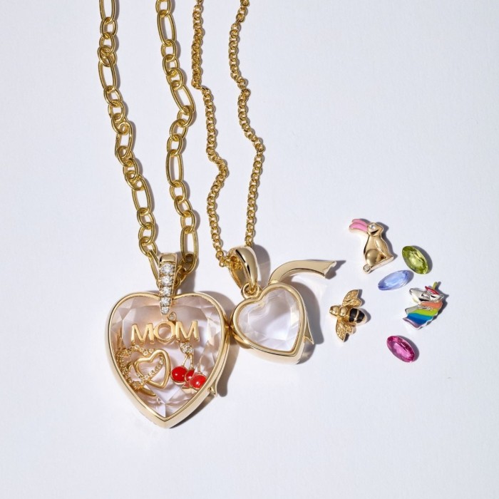 European and American Retro Personality Photo Box Pendant Necklace Openable DIY Pendant Hollow Design Transparent Box 18K Gold Color Retention