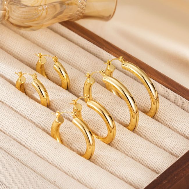 Amazon Bestseller: Simple and Unique Titanium Steel Unisex Real Gold Polished Ear Clips 4mm Hollow Earrings