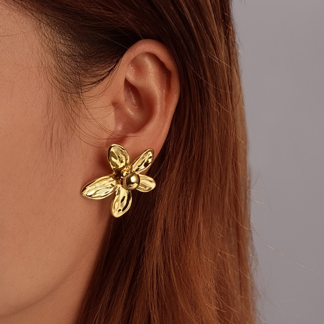 European and American fashion five-petal flower stainless steel earrings, vintage women's stainless steel welded bead earrings, PVD electroplated earrings wholesale