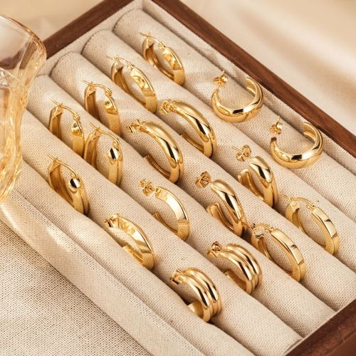 Cross-border light luxury geometric stainless steel earrings for women, trendy and high-end 18K plated hoops, versatile earrings wholesale