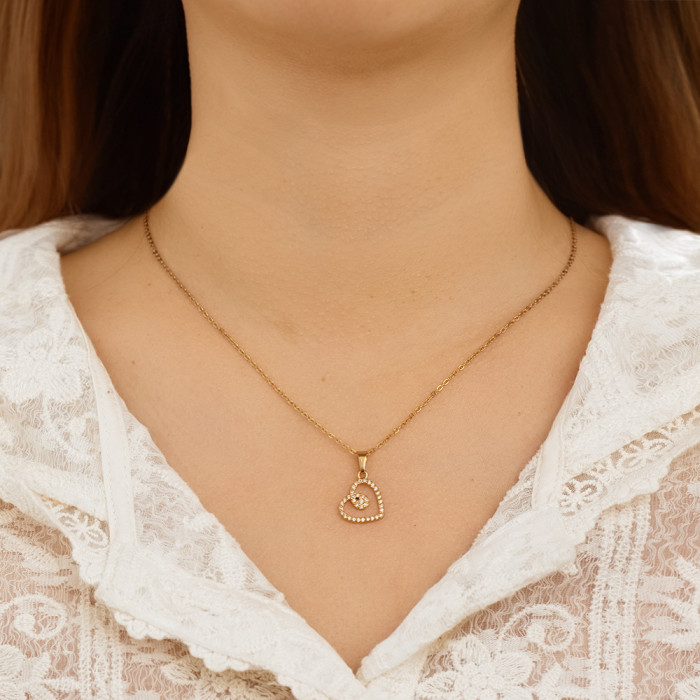 New European and American style cross-border pendant necklace, titanium steel, non-fading, inlaid with zircon, collarbone chain with Mama lock pattern necklace