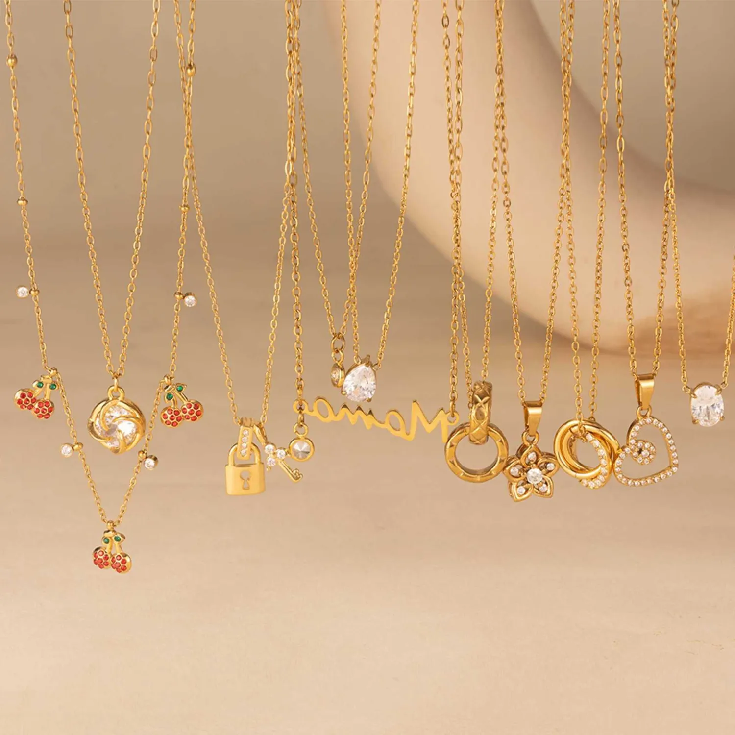 New European and American style cross-border pendant necklace, titanium steel, non-fading, inlaid with zircon, collarbone chain with Mama lock pattern necklace