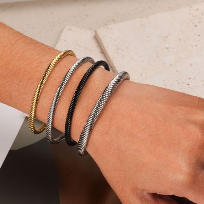 Cross-border jewelry hot-selling item: trendy men's stainless steel black wire bracelet, open-ended stainless steel smooth bracelet
