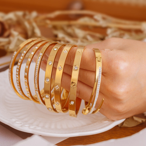 Fashionable round stainless steel clasp bracelet PVD18K electroplated with diamonds, versatile titanium steel bracelet and earrings for women, wholesale