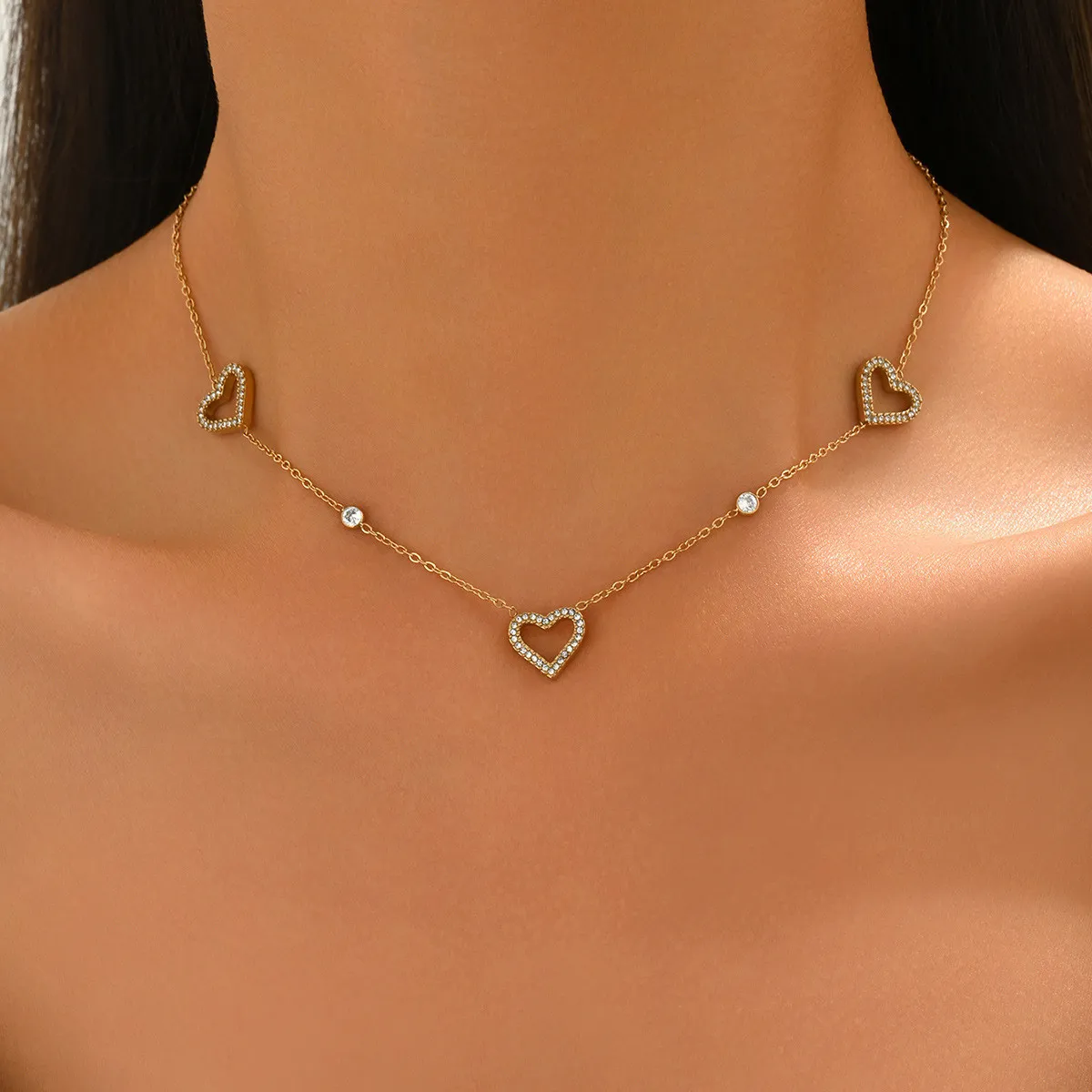 niche light luxury multi-element gold stainless steel clavicle chain with diamond-encrusted heart / four-leaf clover / circular ring