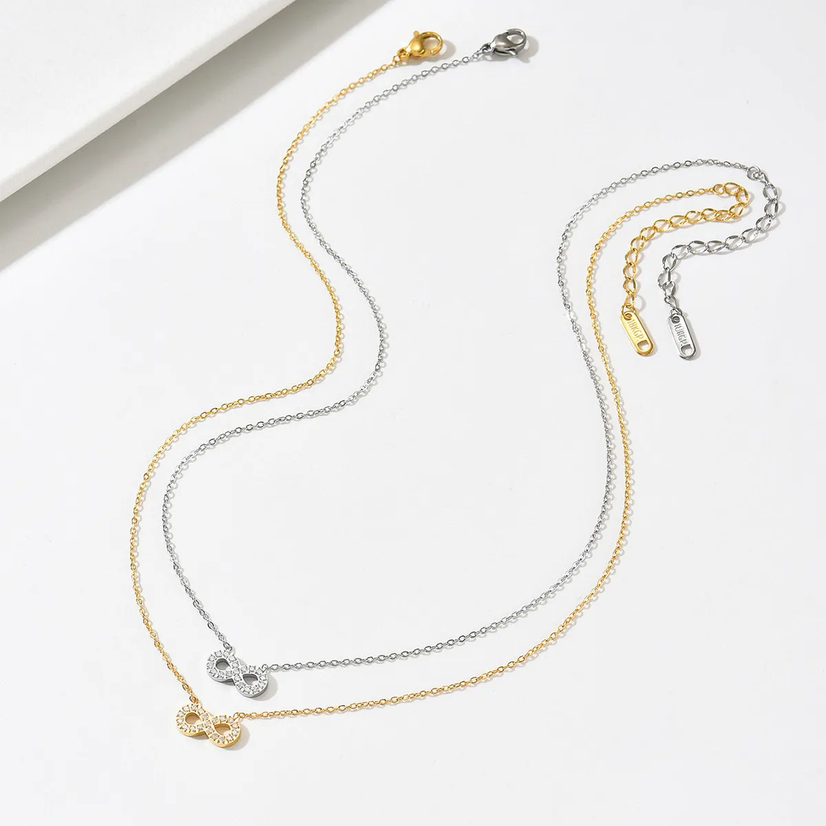 Cross-border European and American fashion personalized stainless steel infinity symbol diamond necklace, gold and steel two-tone 8-shaped necklace