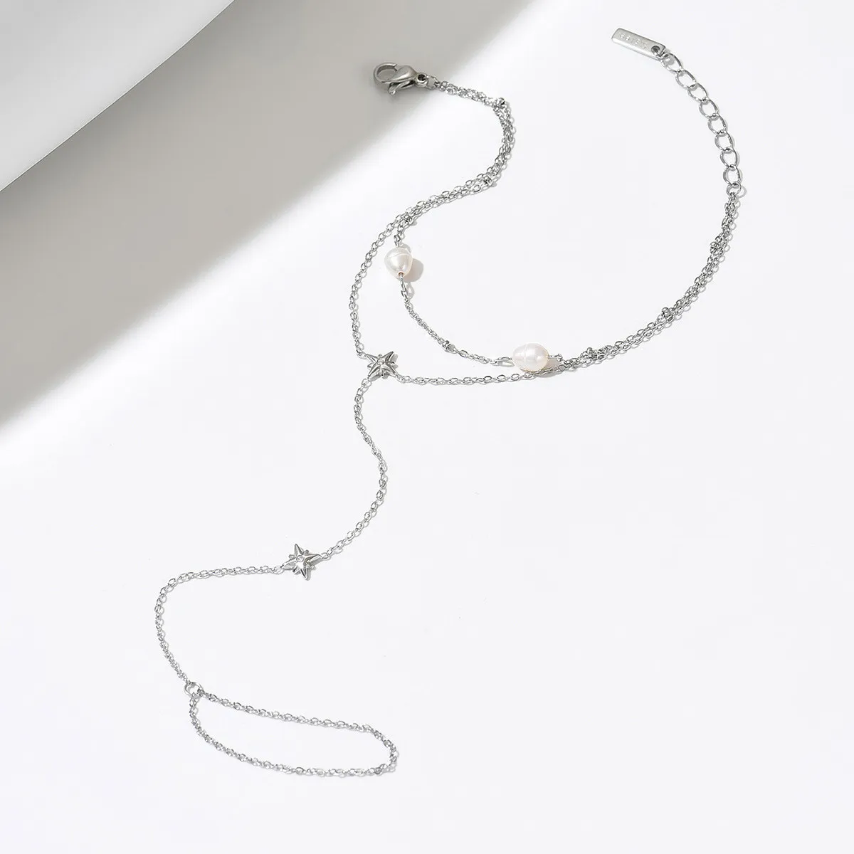 Cross-border ins light luxury gold-plated stainless steel hand chain with water drop zircon and freshwater pearl exquisite finger chain for women