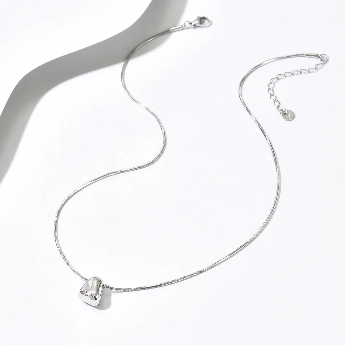 European and American niche high-end irregular geometric cone pendant necklace, trendy and versatile for everyday wear