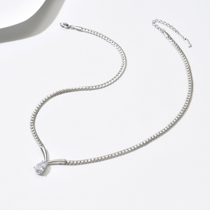 European and American ins-style water drop zircon necklace for women, light luxury V-shaped pendant collarbone chain, elegant and versatile necklace accessory for commuting