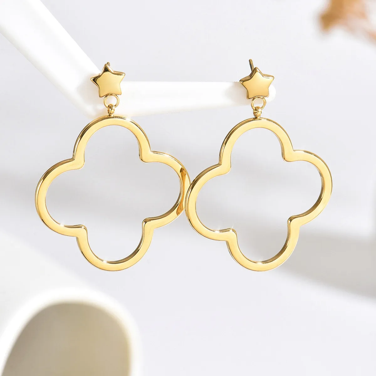 Cross-Border Two-Tone Daisy Inlaid Diamond Necklace main image