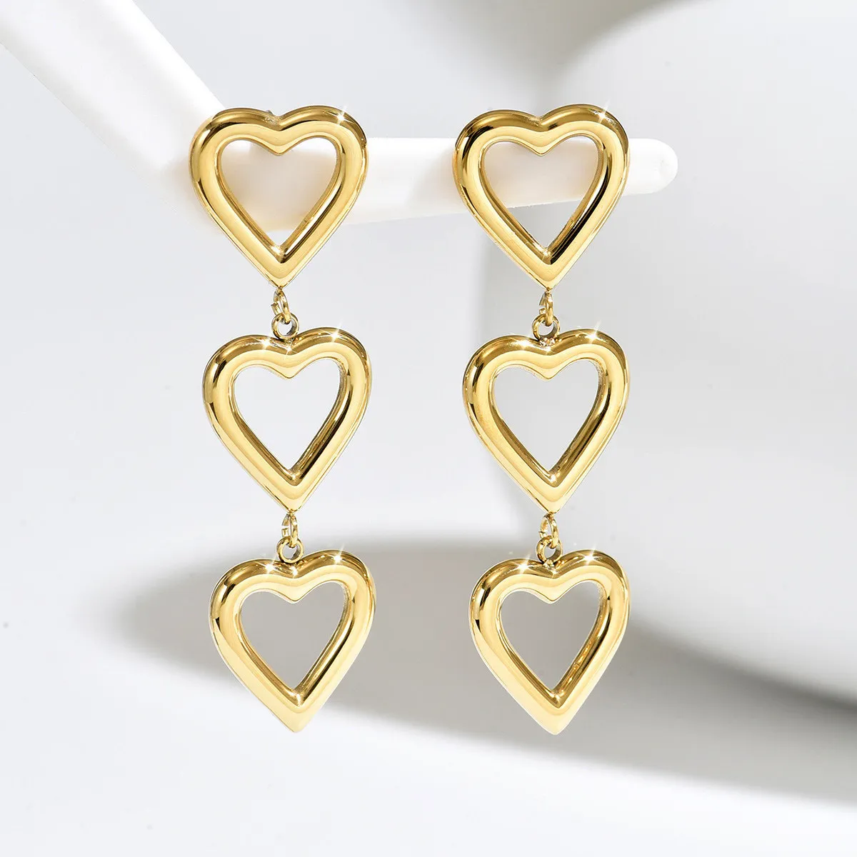 Sweet girl style three-layer heart earrings, gold-plated hollow heart earrings, unique design long earrings