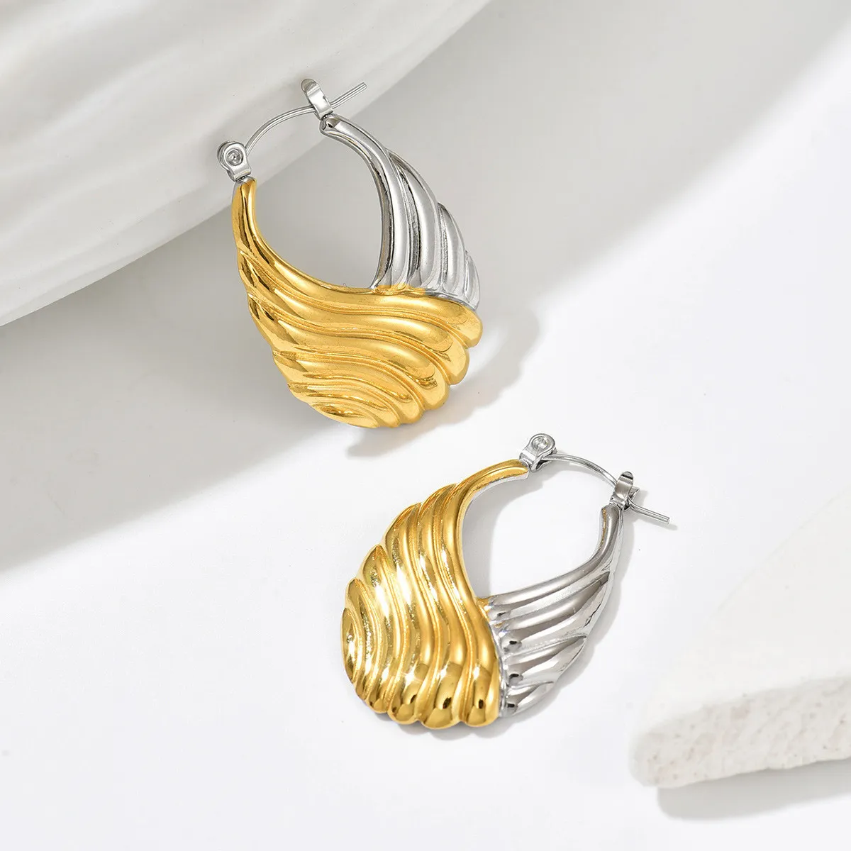 Cross-Border Two-Tone Daisy Inlaid Diamond Necklace main image