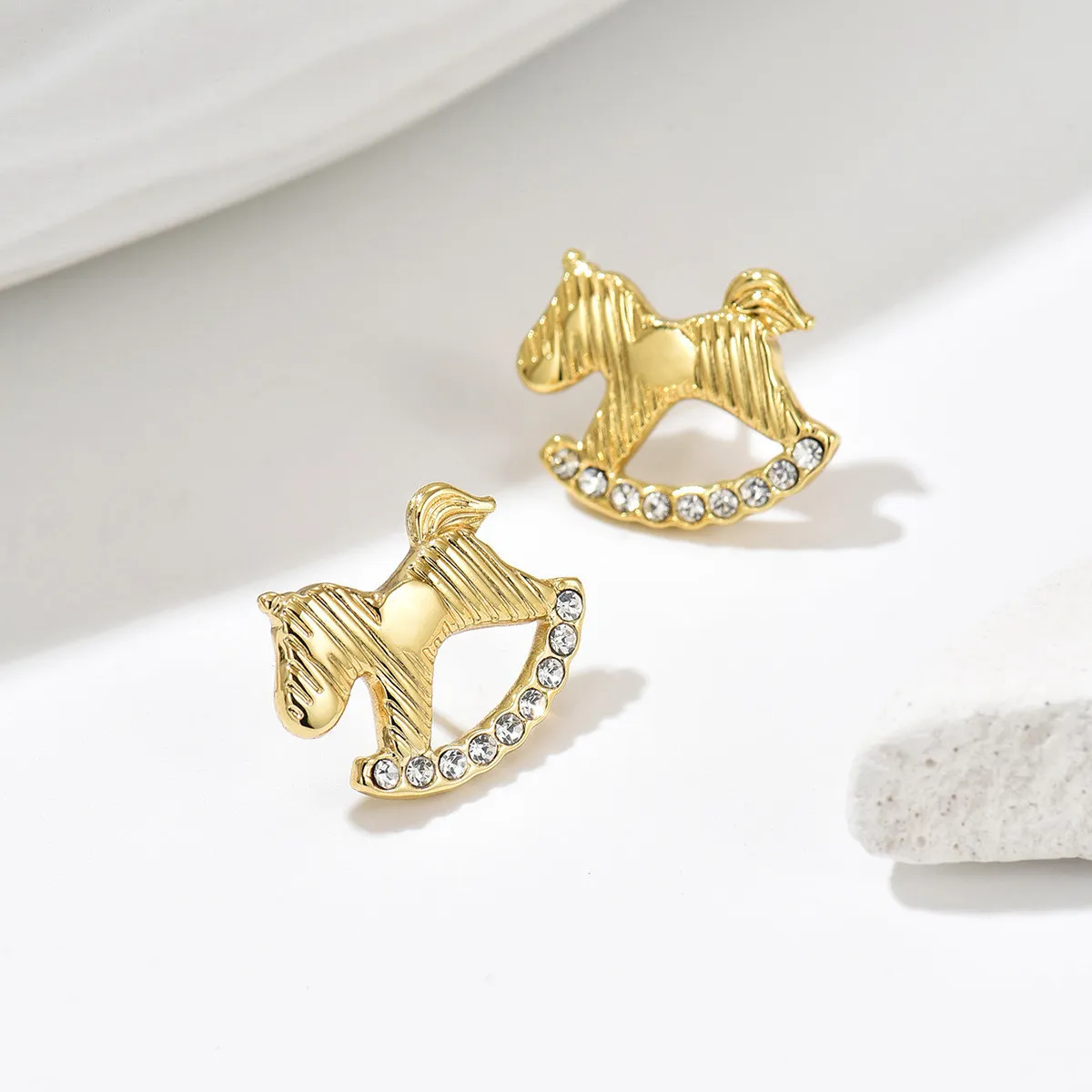 Cross-Border Two-Tone Daisy Inlaid Diamond Necklace main image