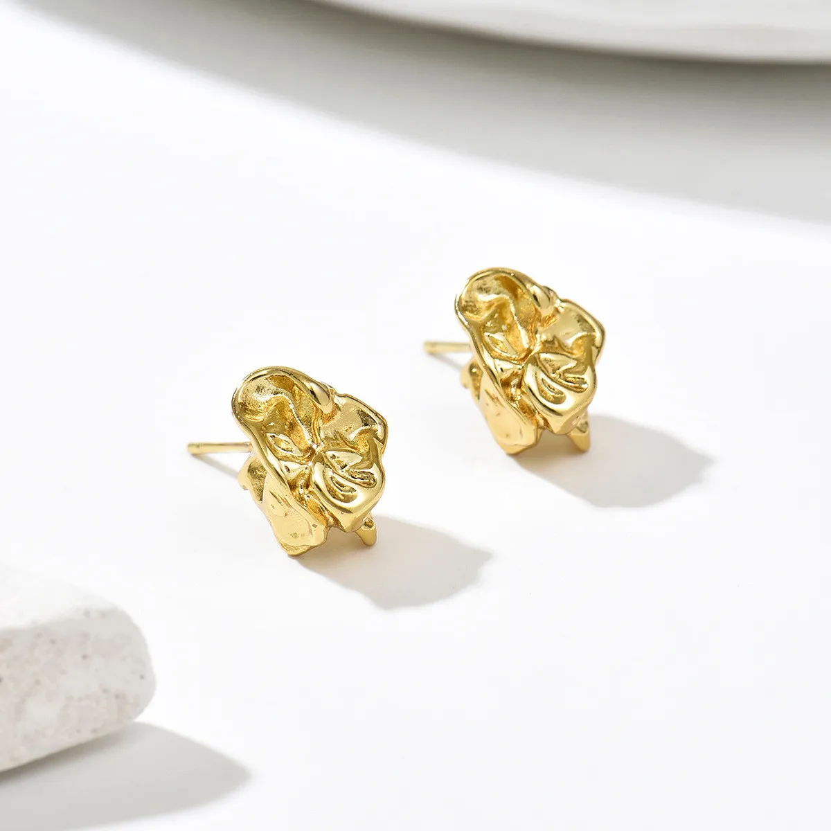 Minimalist style irregular texture earrings, gold-plated fluid earrings, niche design commuter earrings