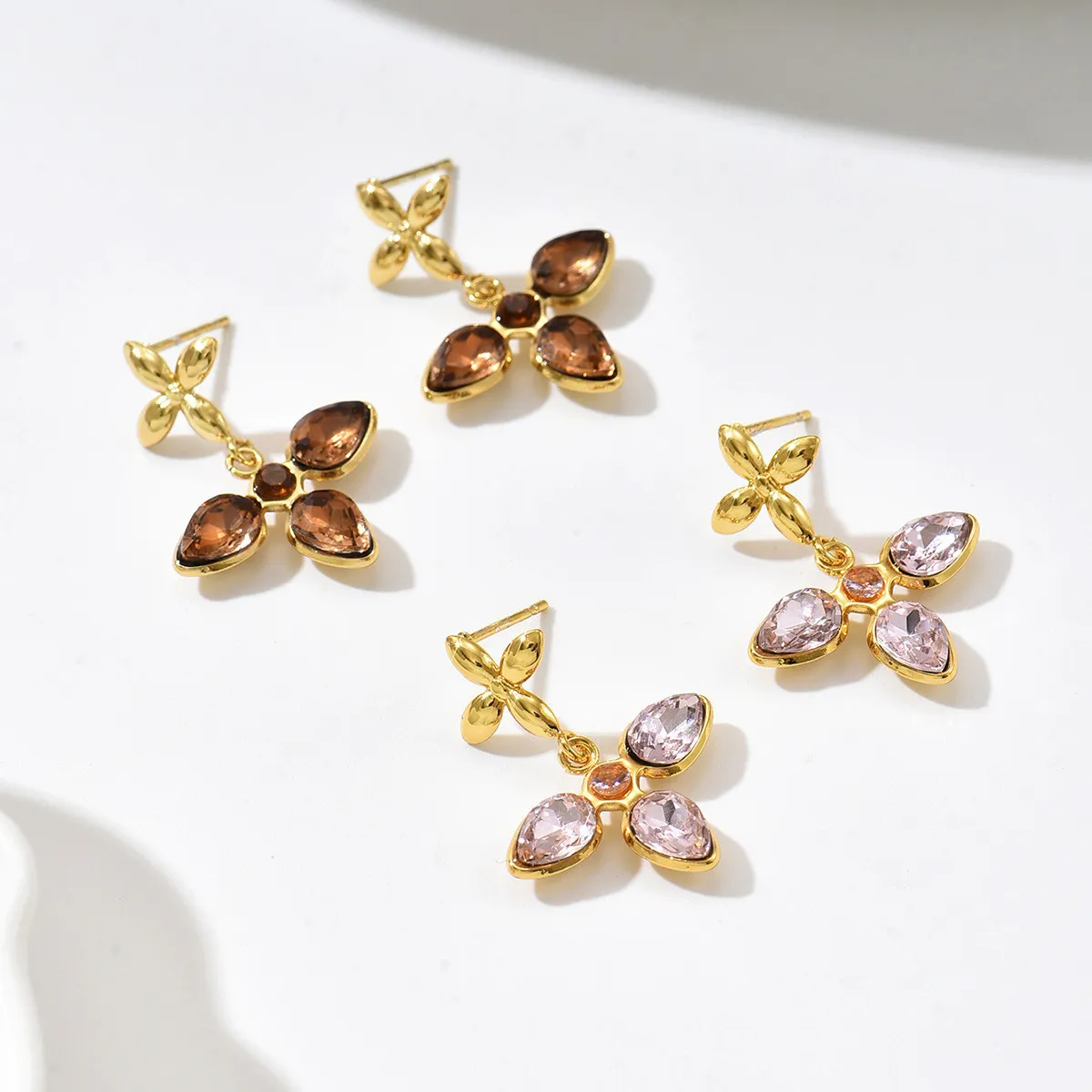 French-style niche zircon earrings with a light luxury and high-end feel, water-drop shape, vintage exquisite floral sparkling zircon earrings