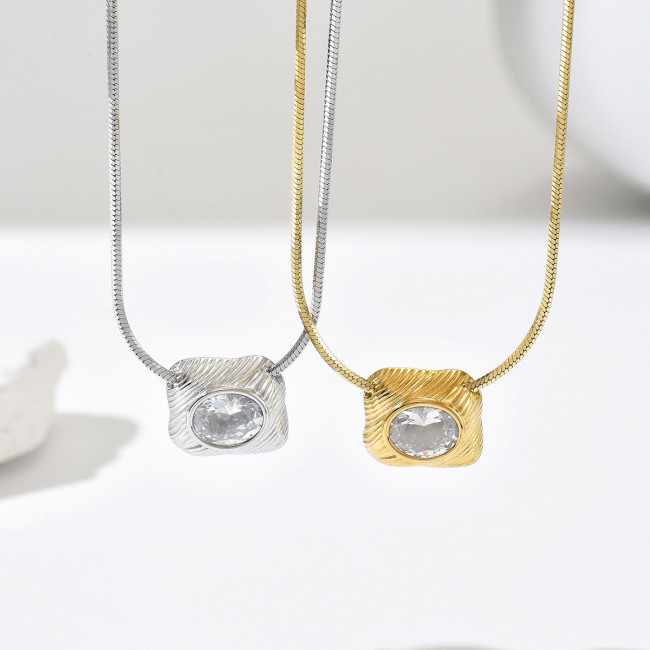 Cross-border French-style high-end niche geometric zircon-inlaid collarbone chain stainless steel necklace for women, versatile and stylish accessory
