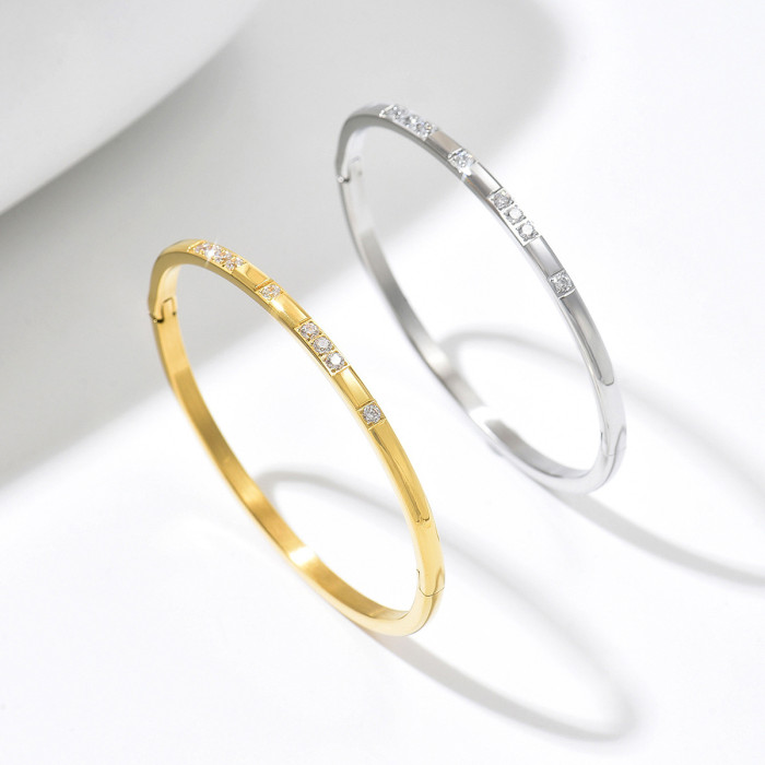 Manufacturer's best-selling European and American fashion new product: a timeless bracelet with a high-end feel, studded with zirconia, exuding a romantic charm