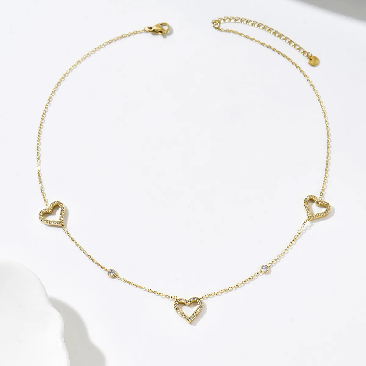 niche light luxury multi-element gold stainless steel clavicle chain with diamond-encrusted heart / four-leaf clover / circular ring