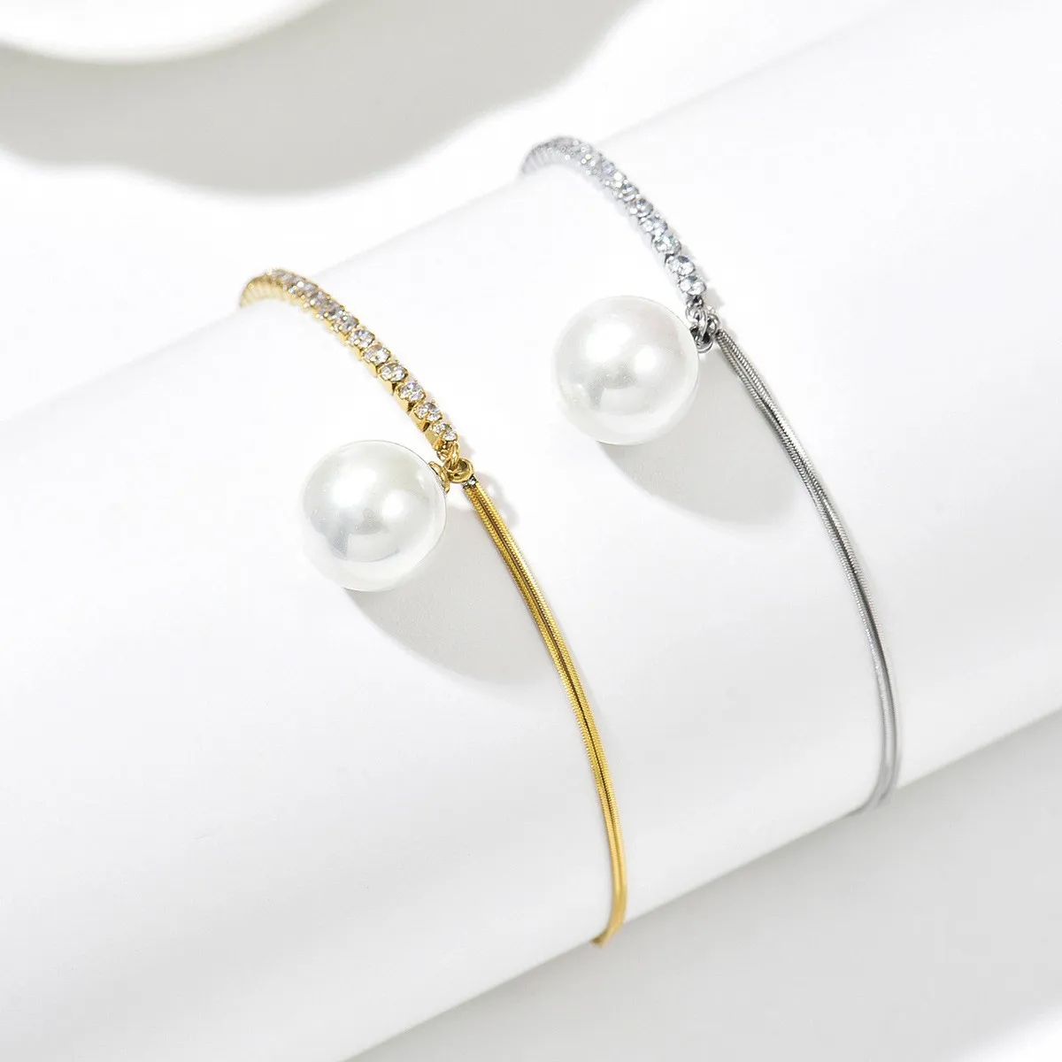 New stylish and exquisite minimalist stainless steel jewelry with steel ball pendant, paperclip, crystal chain, and spliced bracelet