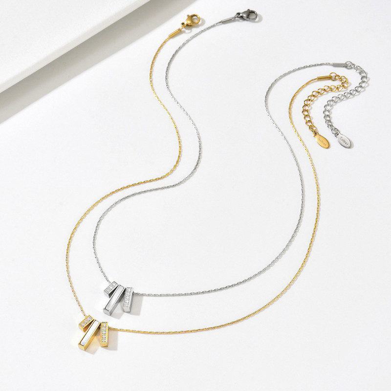 European and American fashion stainless steel necklace with a unique design, niche, light luxury, exquisite, versatile, personalized, simple collarbone chain with an elegant vibe