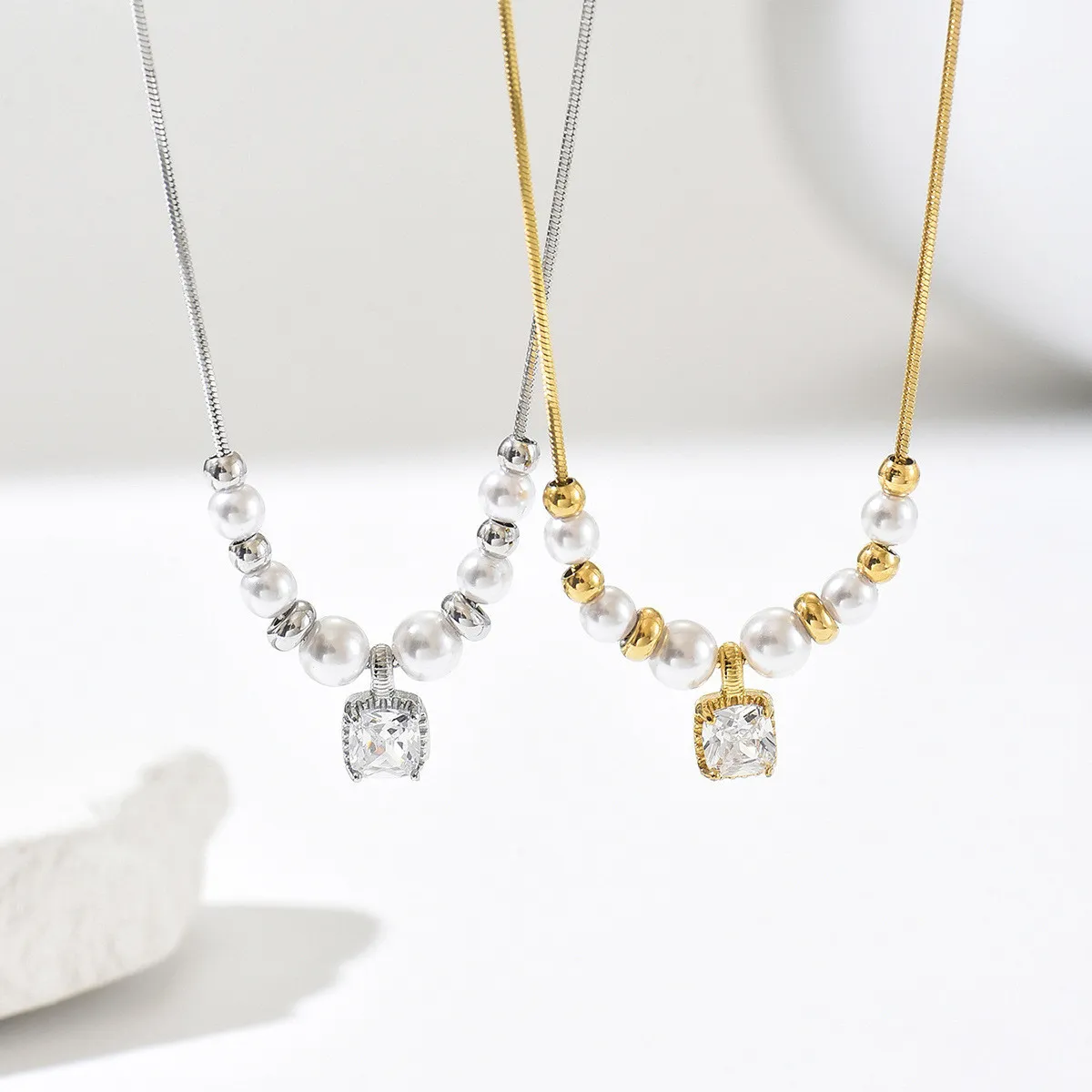 Fashionable European and American Commuting Versatile Pearl Square Diamond Titanium Steel Necklace, Niche Collarbone Chain, Daily Workplace Elegant Neck Accessory
