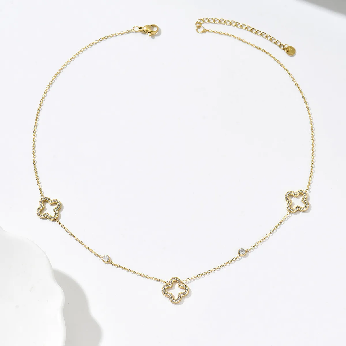 niche light luxury multi-element gold stainless steel clavicle chain with diamond-encrusted heart / four-leaf clover / circular ring