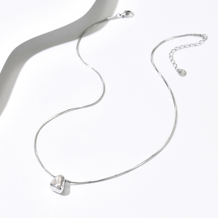 European and American niche high-end irregular geometric cone pendant necklace, trendy and versatile for everyday wear