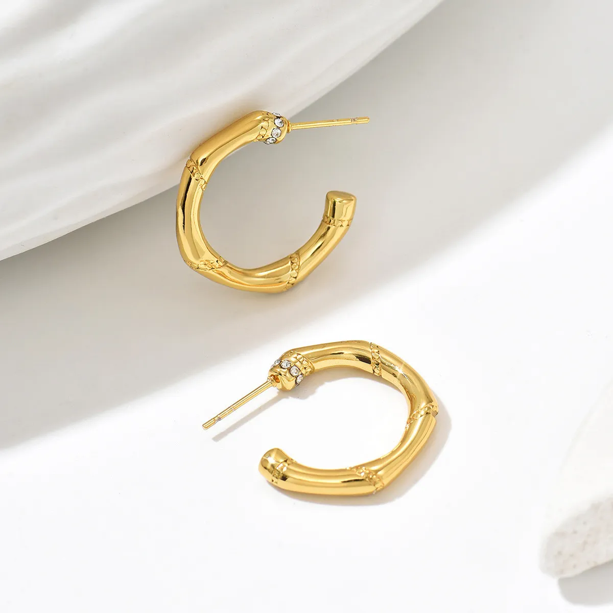 Light luxury style bamboo zircon hoop earrings, gold-plated C-shaped earrings, unique design commuter earrings, direct from the manufacturer