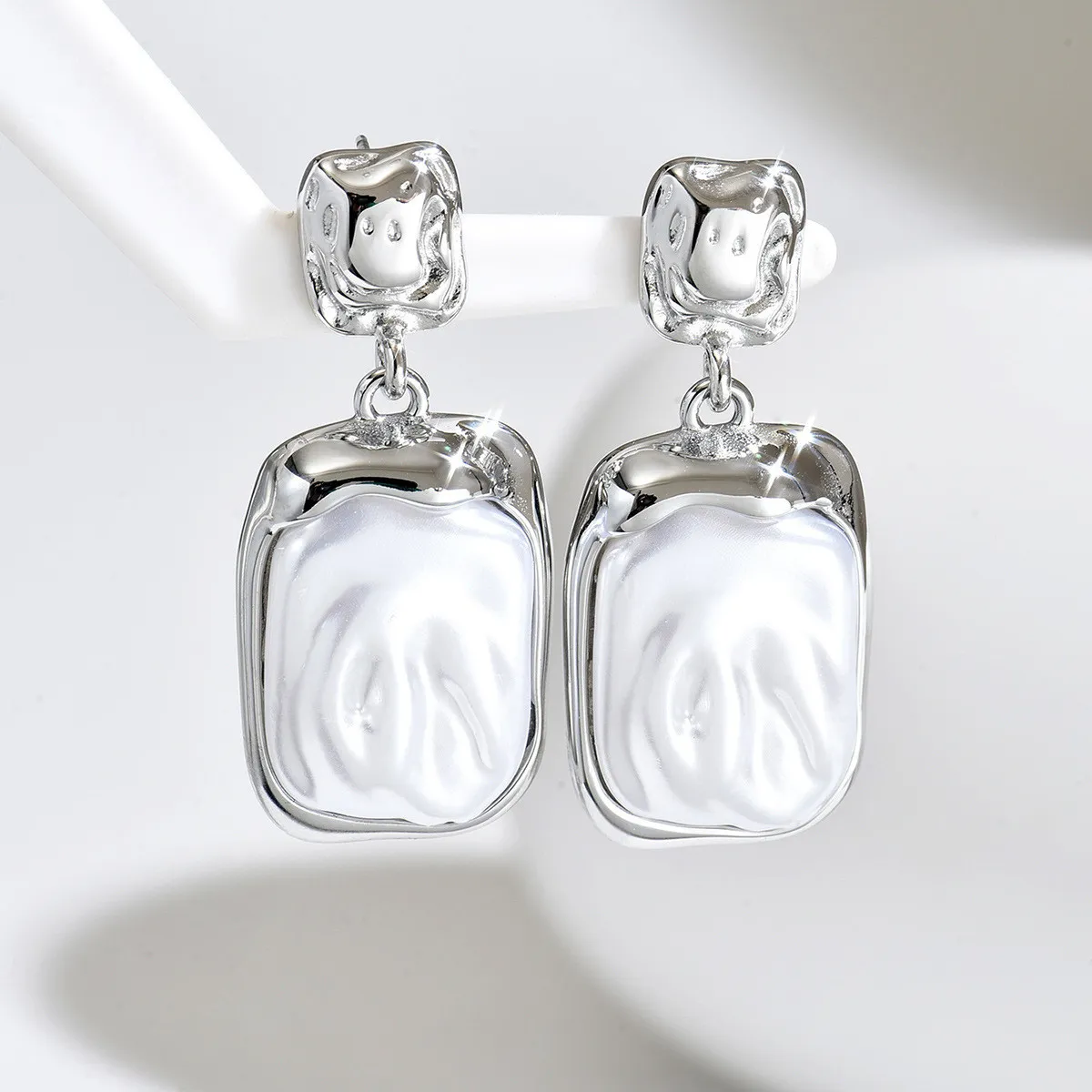 Cross-Border Two-Tone Daisy Inlaid Diamond Necklace main image