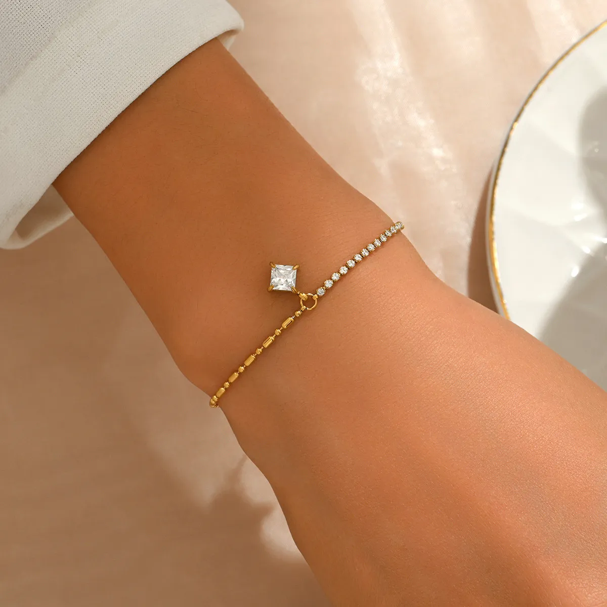 Cross-Border Two-Tone Daisy Inlaid Diamond Necklace main image