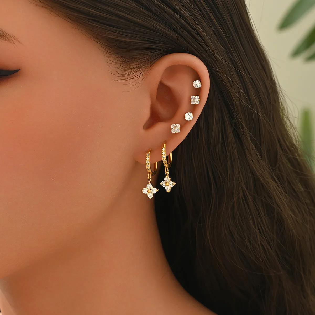 Cross-Border Two-Tone Daisy Inlaid Diamond Necklace main image