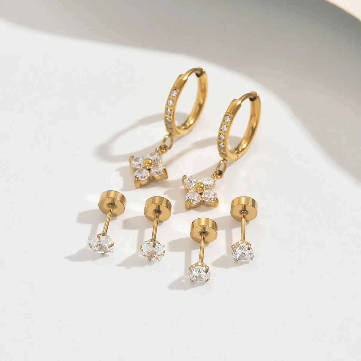 Cross-Border Two-Tone Daisy Inlaid Diamond Necklace main image