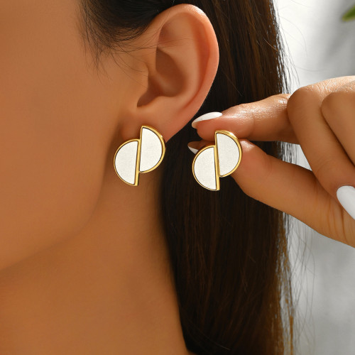 European and American semi-circular irregular gold-edged white mother-of-pearl titanium steel earrings, niche design with a sense of sophistication and elegance
