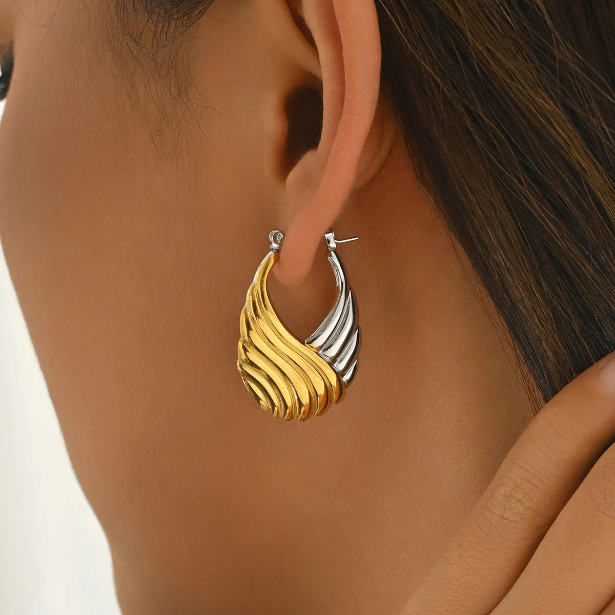 Cross-Border Two-Tone Daisy Inlaid Diamond Necklace main image