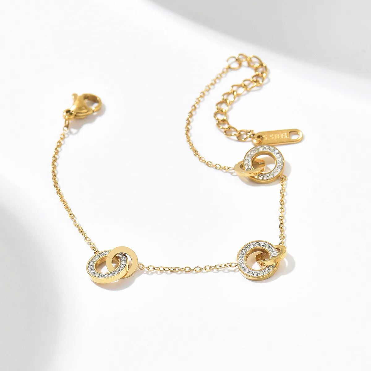 European and American style high-end gold-tone circular diamond-encrusted stainless steel bracelet, versatile and elegant fine jewelry for women