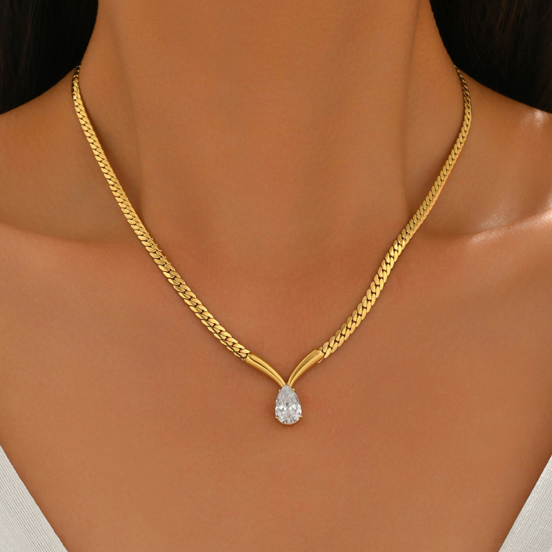 European and American ins-style water drop zircon necklace for women, light luxury V-shaped pendant collarbone chain, elegant and versatile necklace accessory for commuting