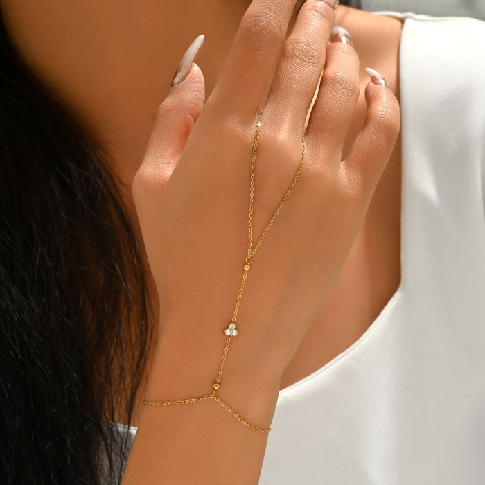 New European and American Amazon gold zircon clover finger chain, unique niche heart-shaped bracelet jewelry gift for girls