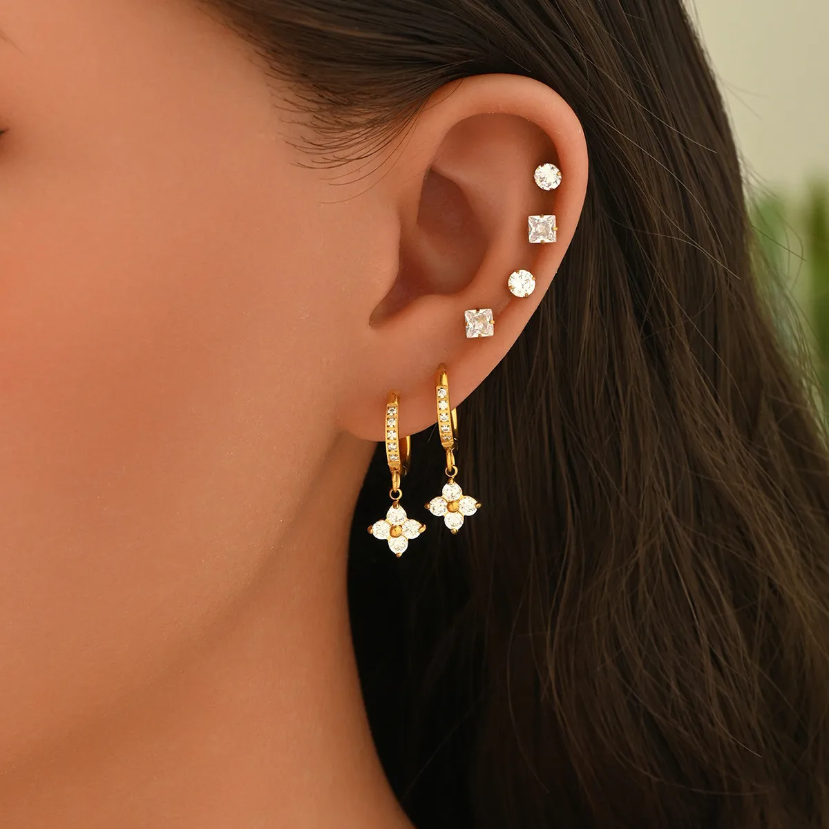 Fashionable and trendy best-selling eight-pointed star flower diamond-studded hoop earrings, European and American best-selling versatile earrings