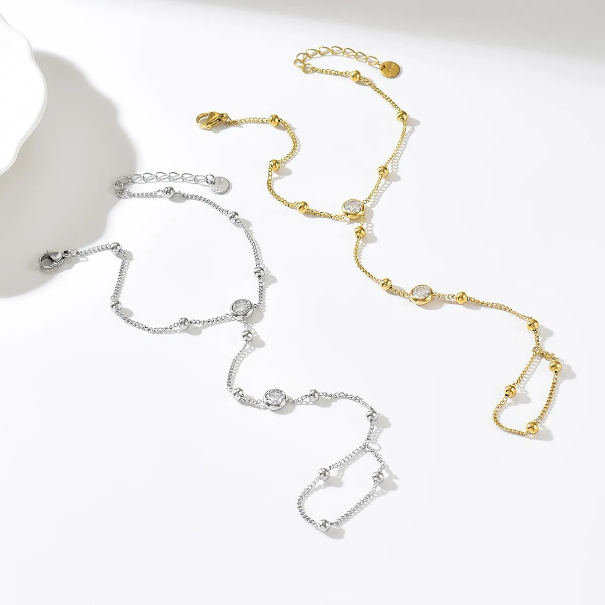 European and American style gold-plated stainless steel finger chain bracelet with zirconia, exquisite and unique with a high-end feel, versatile and stylish