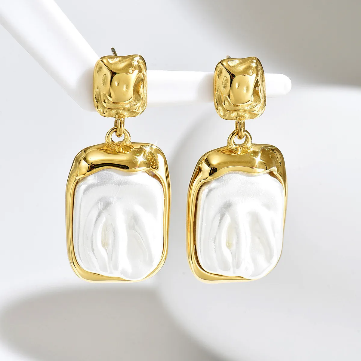 Cross-Border Two-Tone Daisy Inlaid Diamond Necklace main image