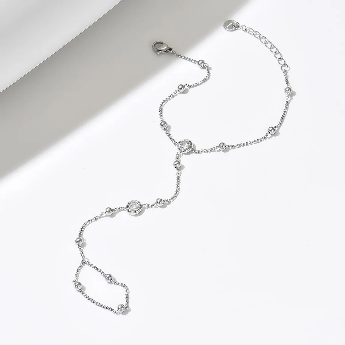 European and American style gold-plated stainless steel finger chain bracelet with zirconia, exquisite and unique with a high-end feel, versatile and stylish