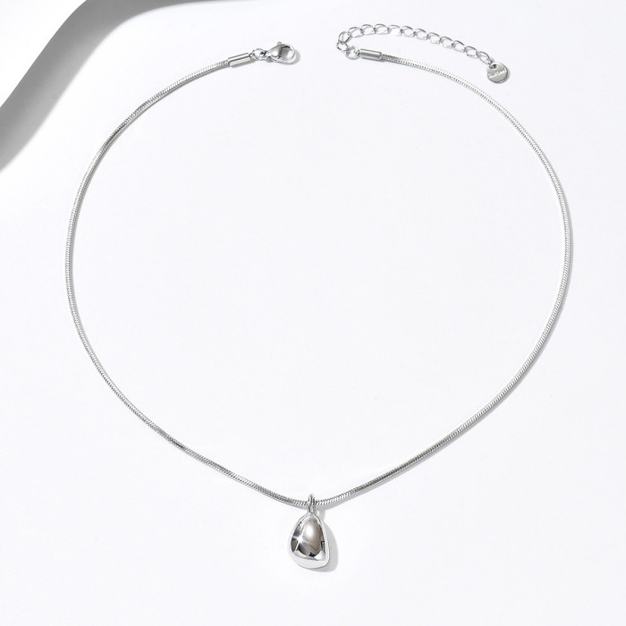 European and American niche high-end irregular geometric cone pendant necklace, trendy and versatile for everyday wear