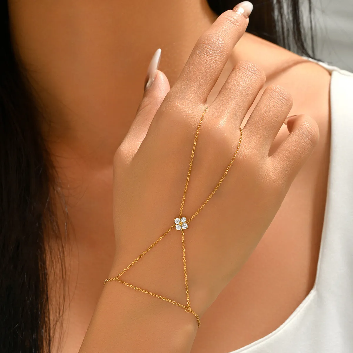 European and American light luxury gold-plated stainless steel integrated bracelet with diamonds, unique design with a high-end and elegant feel