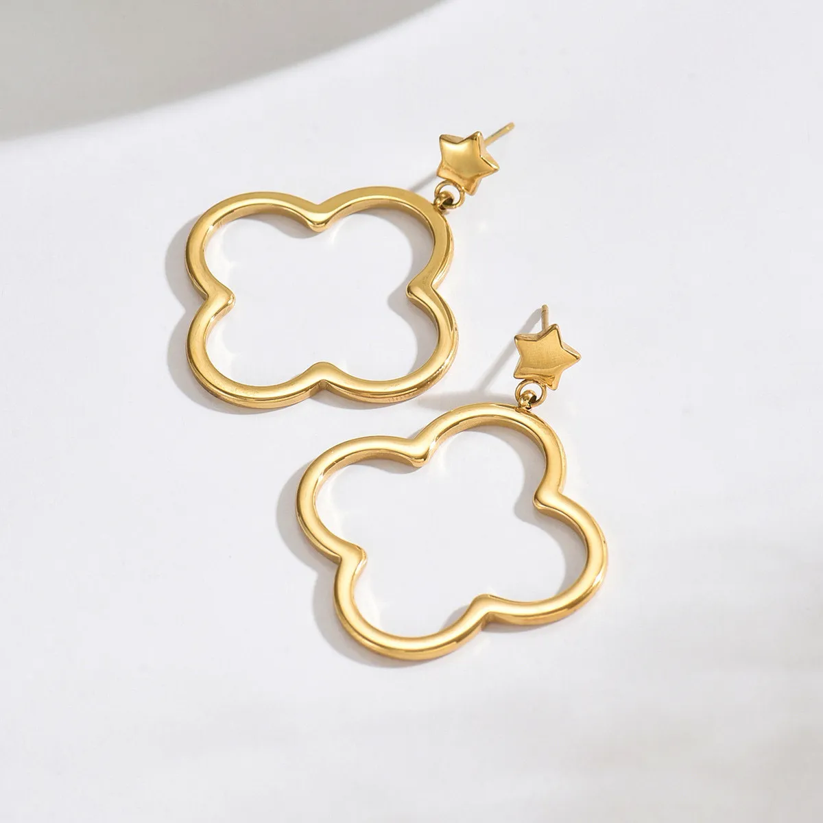 Cross-Border Two-Tone Daisy Inlaid Diamond Necklace main image