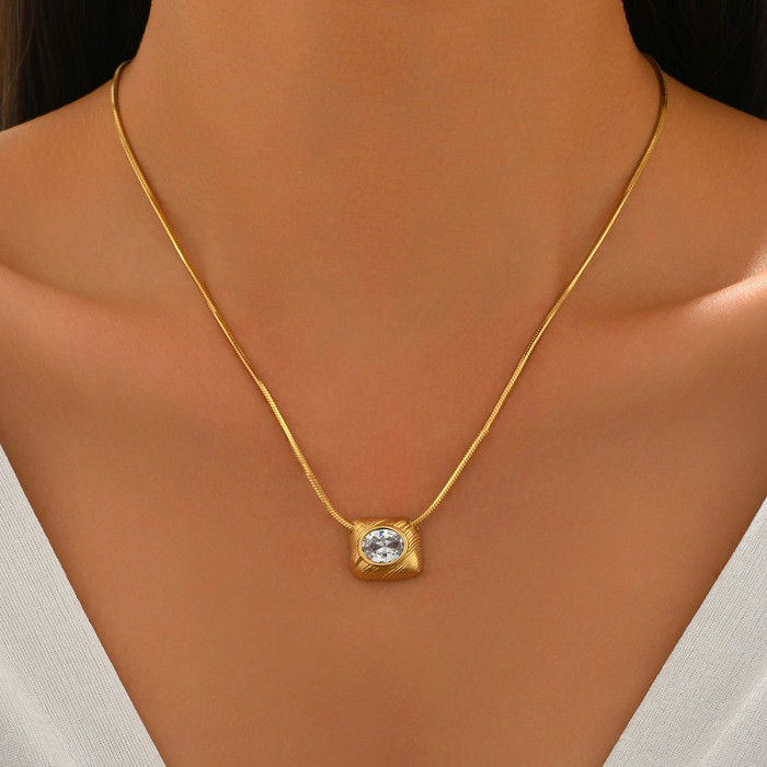 Cross-border French-style high-end niche geometric zircon-inlaid collarbone chain stainless steel necklace for women, versatile and stylish accessory