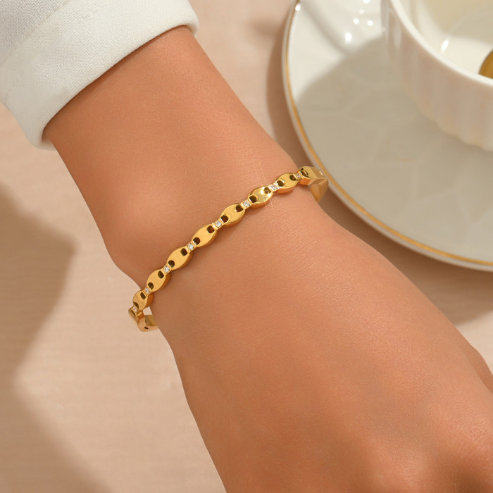Cross-border best-selling stainless steel bracelet jewelry in Europe and America, smooth surface, unique, versatile, niche, high-end bracelet jewelry