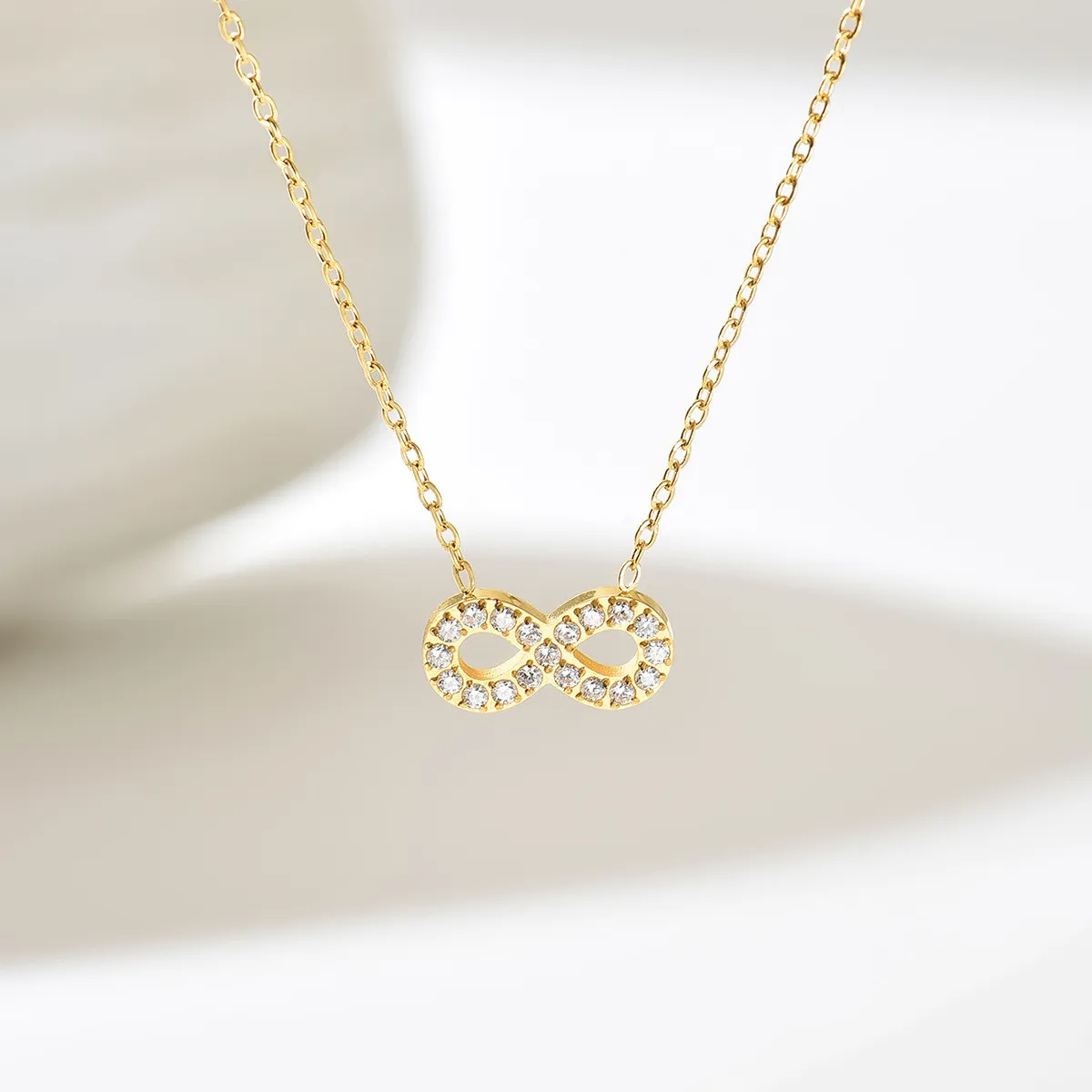Cross-border European and American fashion personalized stainless steel infinity symbol diamond necklace, gold and steel two-tone 8-shaped necklace