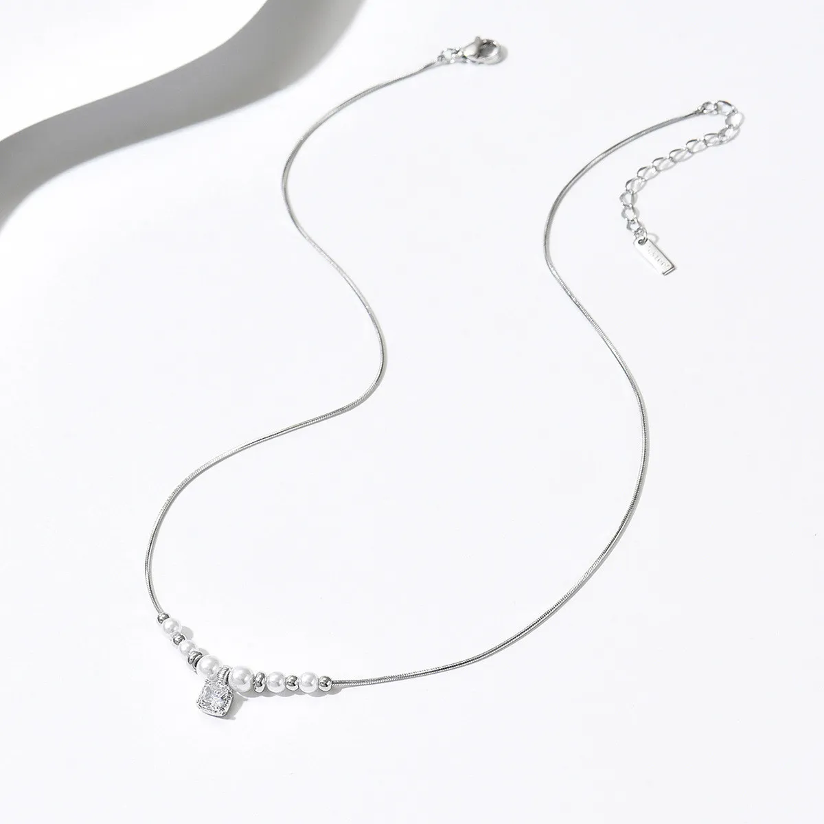 Fashionable European and American Commuting Versatile Pearl Square Diamond Titanium Steel Necklace, Niche Collarbone Chain, Daily Workplace Elegant Neck Accessory