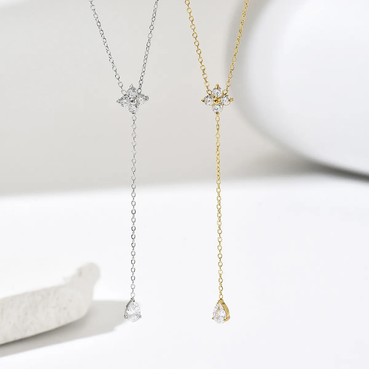 Flower-shaped water drop inlaid with zircon titanium steel Y-shaped niche high-end collarbone chain, versatile and elegant for commuting